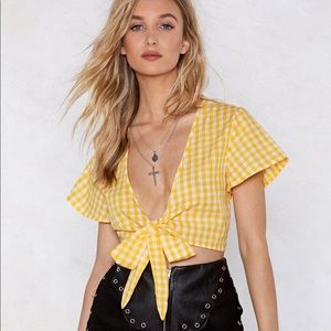 NWT yellow gingham Nasty Gal tie front crop top, size 6